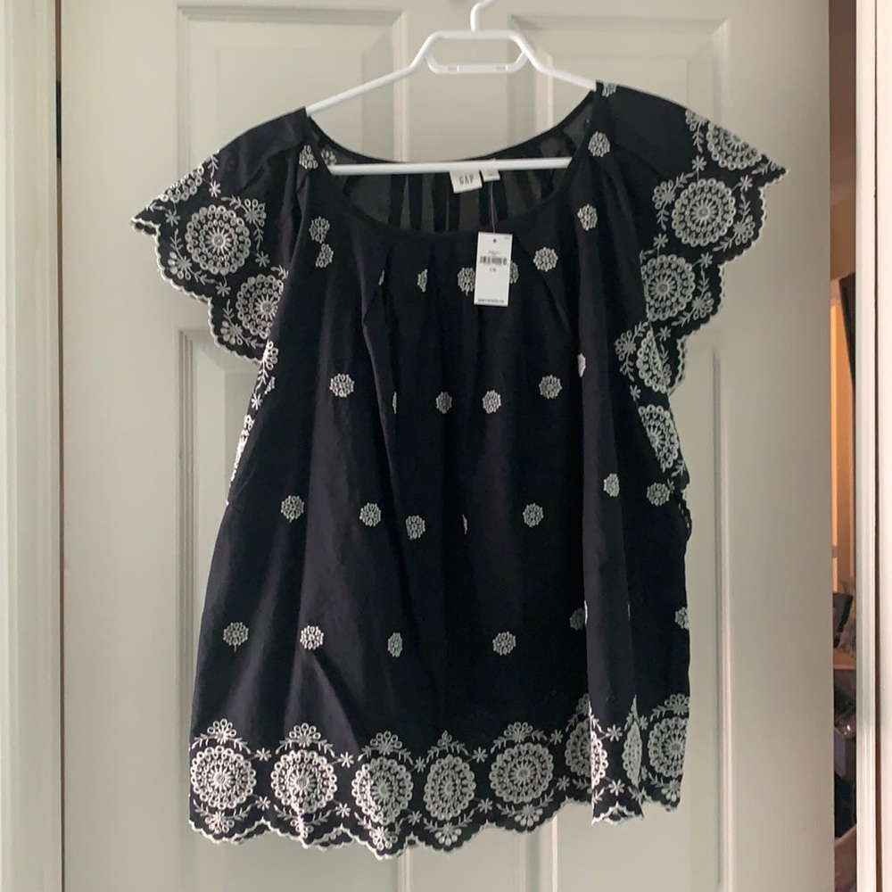 NWT Gap Flutter sleeve blouse w/ eyelet detailing